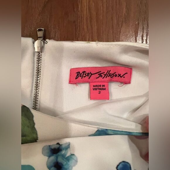 Betsey Johnson Floral Dress Size 2 scuba sheath - Picture 2 of 4